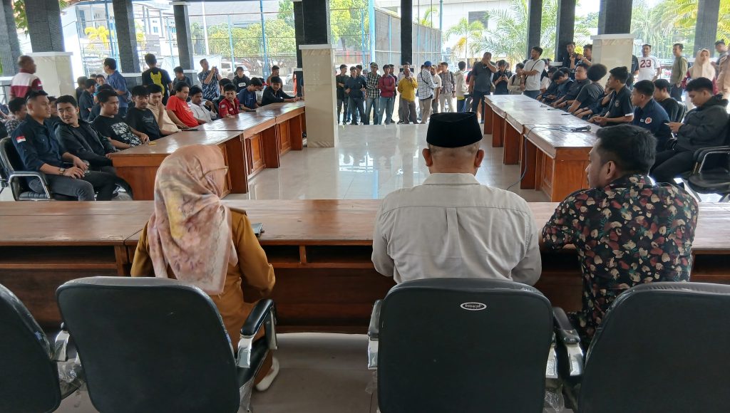 DPRD Keluarkan Rekomendasi Pencopotan Pj Bupati Busel dan Kadis Kominfo Sultra