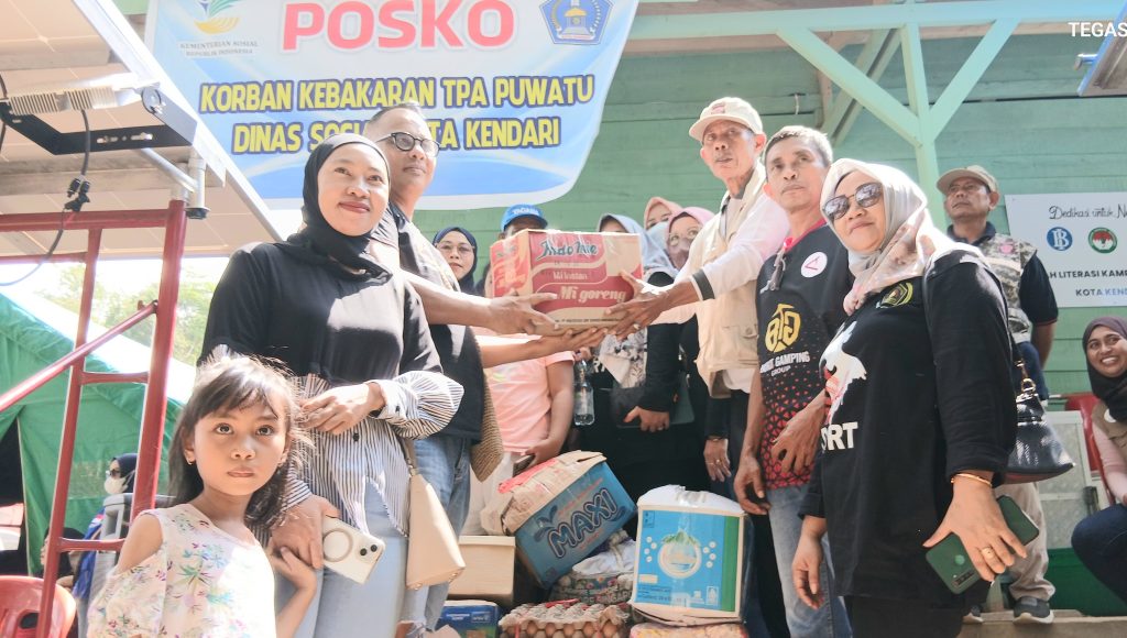 Peduli Korban Kebakaran di Puuwatu, PWI dan IKWI Sultra Salurkan Bantuan