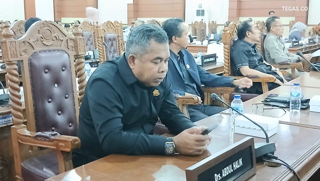 Gubernur Sultra Serahkan Rancangan Akhir RPJMD 2025-2029 ke DPRD
