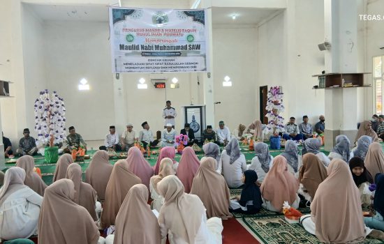 Semarak Peringatan Maulid di Masjdi Ruhul Iman Puuwatu