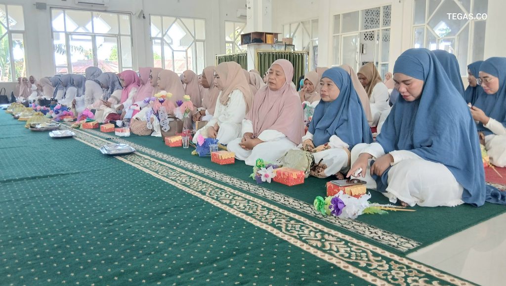 Semarak Peringatan Maulid di Masjdi Ruhul Iman Puuwatu