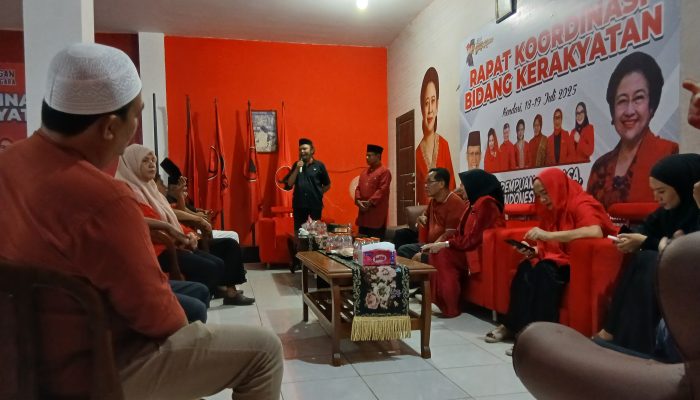 PDI Perjuangan Sultra Bagikan Ratusan Paket Sembako untuk Kaum Duafa di Bulan Ramadan