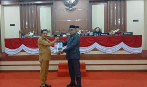 Pemprov Sultra Serahkan Rancangan KUA-PPAS Tahun Anggaran 2027 ke DPRD 
