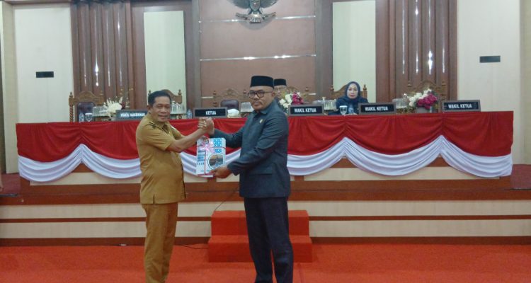 Pemprov Sultra Serahkan Rancangan KUA-PPAS Tahun Anggaran 2027 ke DPRD 
