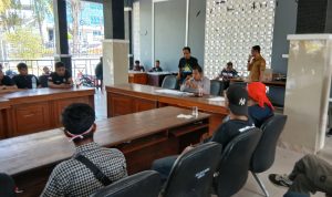 Ratusan Pengemudi Ojol di Kendari Gelar Aksi Tuntut Kenaikan Tarif hingga Bebas Intimidasi di Pelabuhan Ratusan Pengemudi Ojol di Kendari Gelar Aksi Tuntut Kenaikan Tarif hingga Bebas Intimidasi di Pelabuhan
