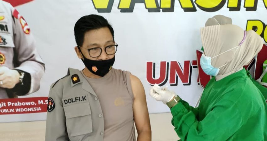 Vaksinasi Tahap II Polda Sultra, Dolfi : Vaksin ini Aman Untuk Kesehatan