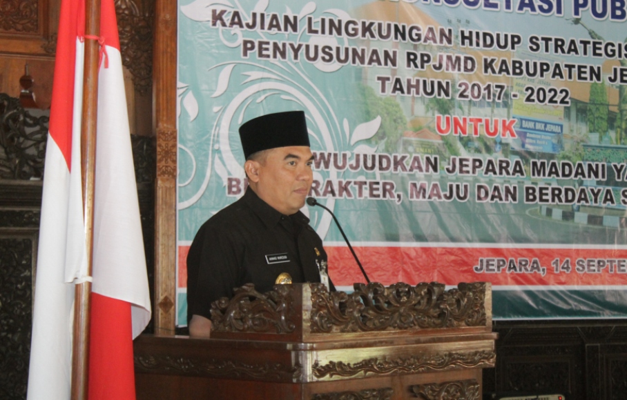 Bupati-Ahmad Marzuki saat memberikan sambutan dan membuka FKP-KLHS. FOTO : DSW