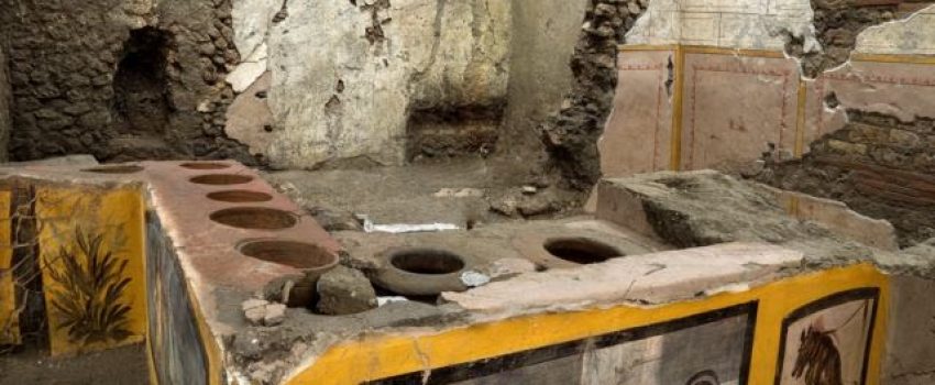 Arkeolog Temukan Kedai Makanan Berusia 2.000 Tahun di Pompeii