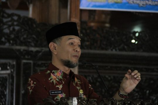 Wakil Bupati (Wabup) jepara Dian Kristiandi, S.Sos saat menjadi inspektur upacara di Hari Anti Narkoba. FOTO : DSW