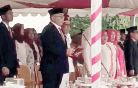 Ketua DPRD Sultra Bacakan Naskah Proklamasi, Wakil Ketua Teks Pancasila, Gubernur Inspektur