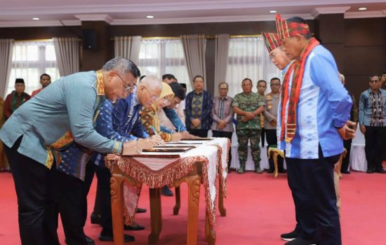 Gubernur dan Wakil Gubernur Sultra Tandatangani Pakta Integritas dan Perjanjian Kinerja Tahun 2025