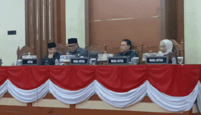 Meski Diterpa Isu Pergantian, Ketua DPRD Sultra Tetap Energik Pimpin Paripurna Platfon Anggaran 2026