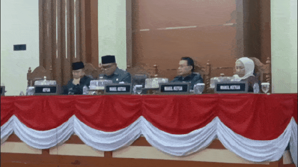 Meski Diterpa Isu Pergantian, Ketua DPRD Sultra Tetap Energik Pimpin Paripurna Platfon Anggaran 2026