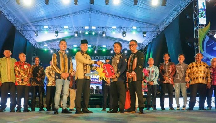 Bank Sultra Gelar Malam Puncak Banghoki, Dua Nasabah Raih Mobil Toyota Raize