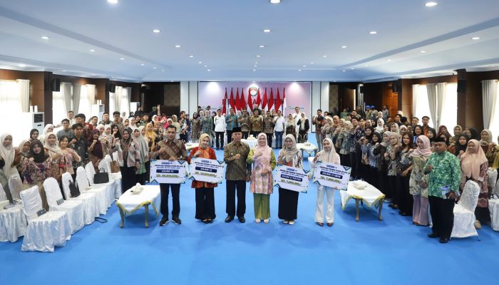 Pemrpv Sultra Salurkan Beasiswa Cerdas 2026 untuk 150 Mahasiswa