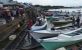 Kapal nelayan di pelabuhan peleangan Ikan kendari saat ini memilih tidak melaut, sehingga harga ikan mulai mahal. FOTO ; FEBRI