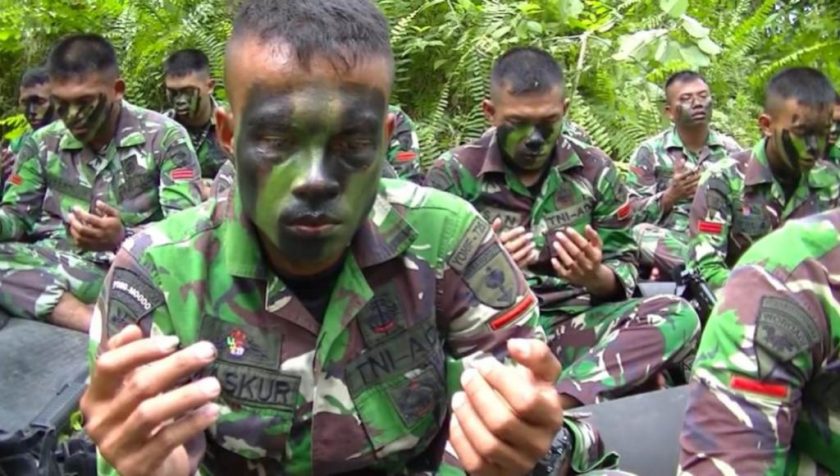Yonif 725/Woroagi Konsel Berdoa Untuk Korban Gempabumi di Lombok