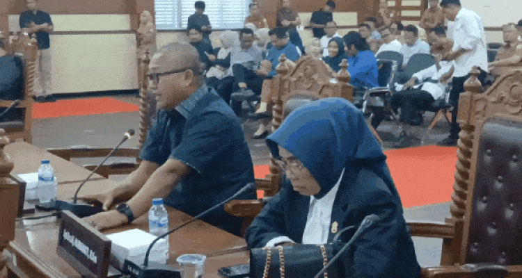 Di Balik Tawa Paripurna DPRD Sultra, Ada Pesan Menohok Dr. H. Ardin Soal Nasib APBD