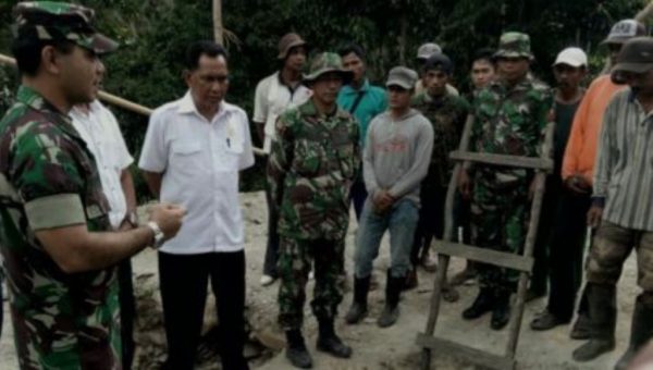 Dandim 1412/Kolaka Letakkan Batu Pertama, Pembagunan Jembatan Gantung