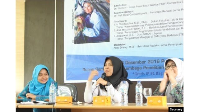 Andi Misbahul Pratiwi, M.Si. (tengah) peneliti isu gender dan teknologi, managing editor Jurnal Perempuan. (Foto: Generation Girl)