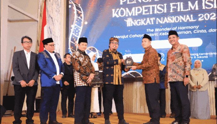 Dua Film Karya Sutradara Asal Kota Baubau Raih Juara Nasional di Kompetisi Film Islami 2025 Dua Film Karya Sutradara Asal Kota Baubau Raih Juara Nasional di Kompetisi Film Islami 2025