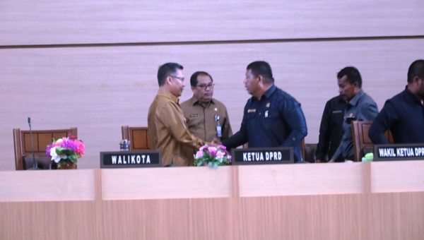 Penjelasan Wali Kota Kendari mengenai Lima Raperda