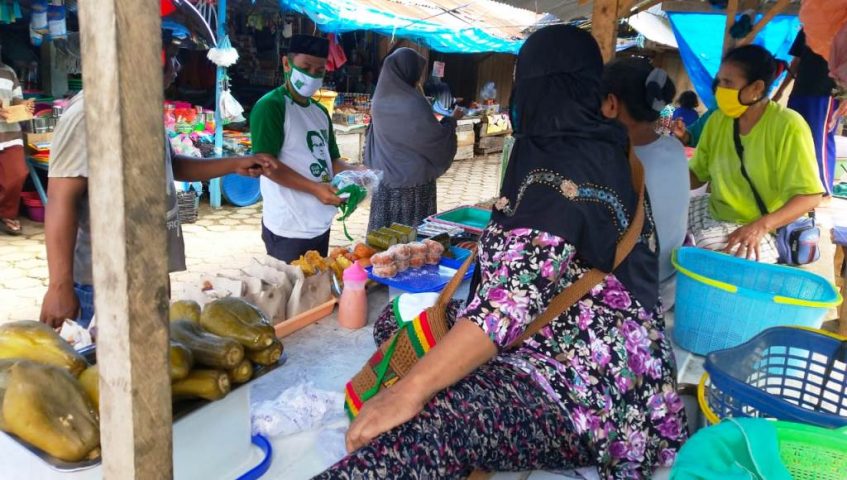 PKB Buton Bagi Masker dan Token Listrik Gratis ke Masyarakat