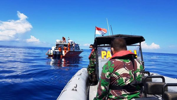 Lanal Gorontalo Bantu Evakuasi Penemuan Mayat di Teluk Tomini