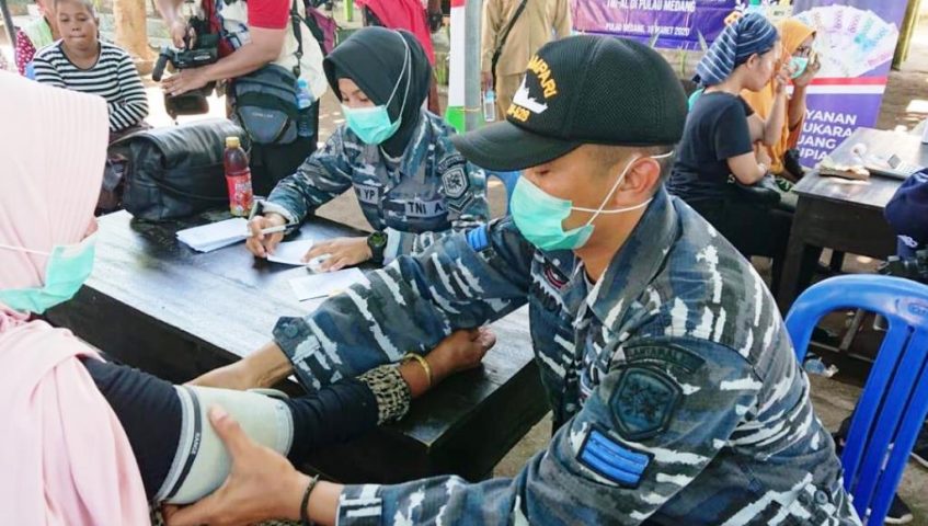Prajurit KRI Sampari-628 Peduli Covid-19 di Pulau Maringkik