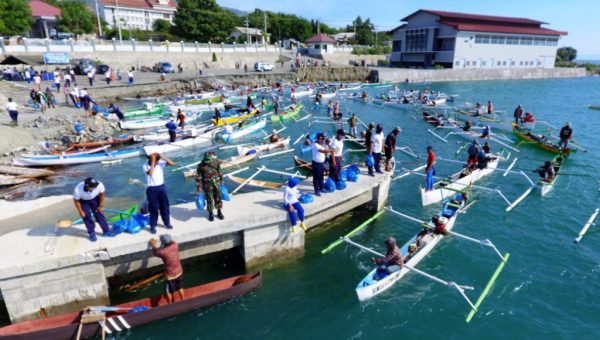 Danlanal Palu Sapa Warga Nelayan Terdampak Covid-19