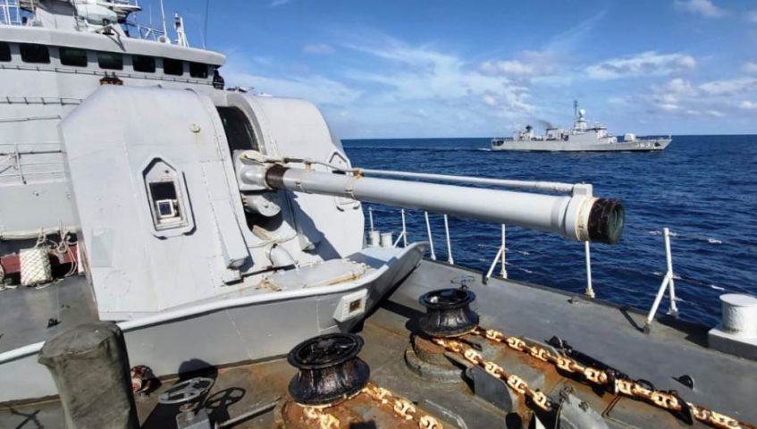 Dua Corvette Legendaris Laksanakan Latihan Bersama di Laut Jawa