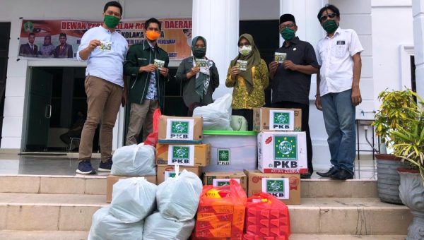 Fraksi PKB DPRD Kolut Bagi Sembako, Masker dan Vitamin ke Warga