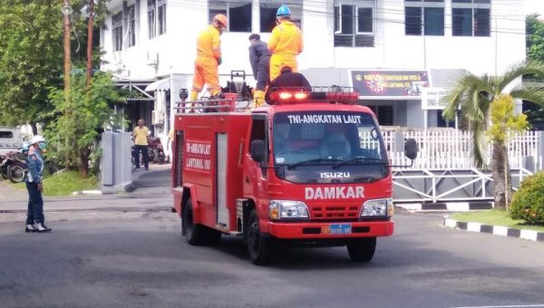 Cegah Corona, Diskes Lantamal VIII Semprot Cairan Desinfektan