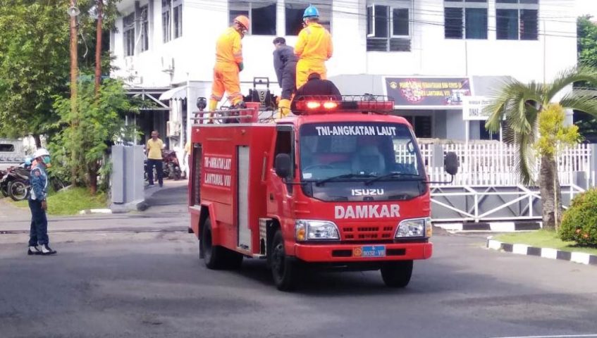 Cegah Corona, Dinkes Lantamal VIII Semprot Cairan Desinfektan
