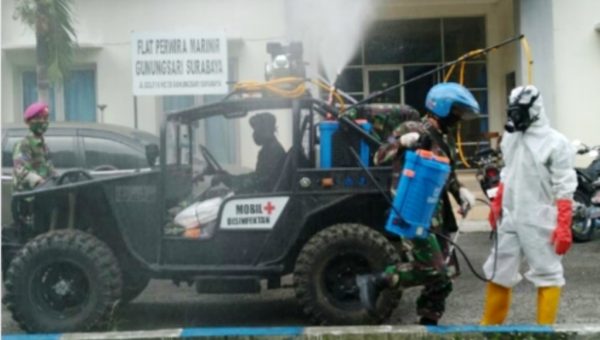 Cegah Corona, Marinir Semprot Disinfektan di Surabaya dan Sidoarjo