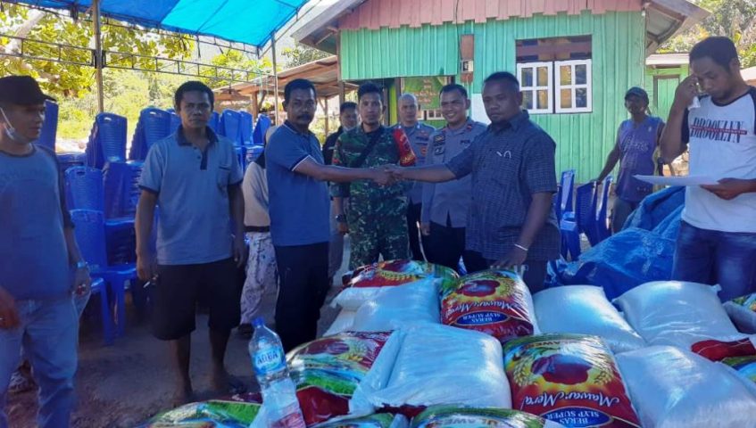 Masempo Dalle Beri Bantuan ke Warga 3 Desa di Konut Terdampak Corona