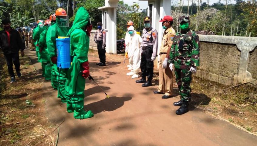 Relawan MCCC Jepara Siap Siaga Pemakaman Korban Covid- 19