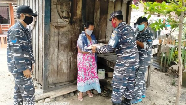 Masyarakat Pesisir Dapat Bantuan Sembako dari Posal Parimo