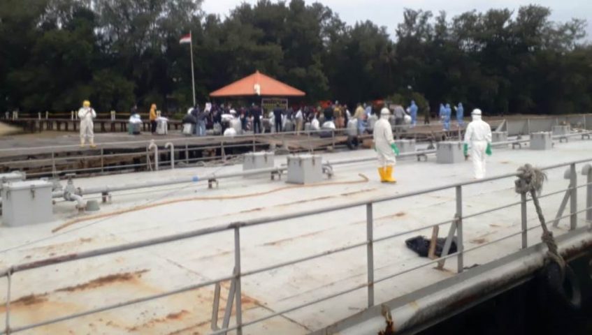 KRI Soeharso-990 Evakuasi WNI Kru Diamond Princess ke Pulau Sebaru