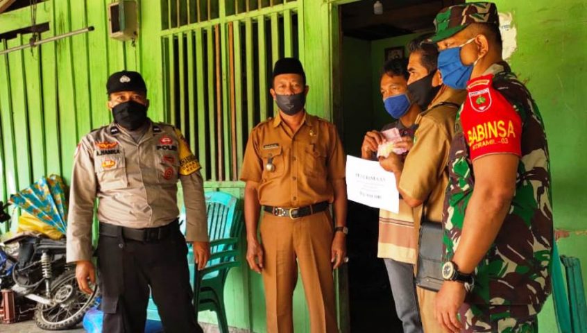 Kades Watuliu Kolaka Utara Bagikan BLT Dana Desa ke 165 KK