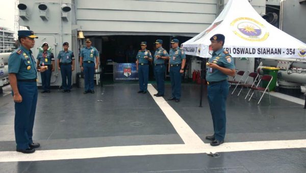 Panglima Armada II Tinjau KRI Oswald Siahaan-354
