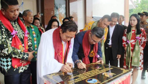 Wali Kota Kendari Resmikan Gedung Gereja