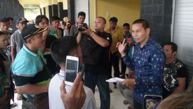 Buruh yang mengungsi di Terminal Singkil Tuntut Pesangon FOTO : MAN