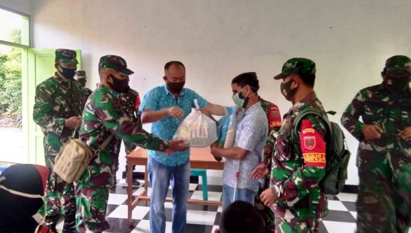 Penyandang Disabilitas Dapat Bantuan Paket Sembako Dandim Kendari