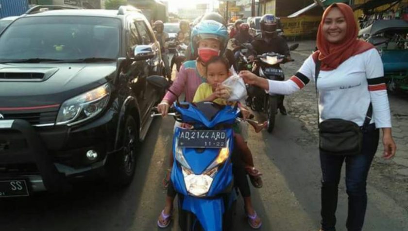 Paguyuban Seniman dan Seniwati Kartasura Bagi Takjil