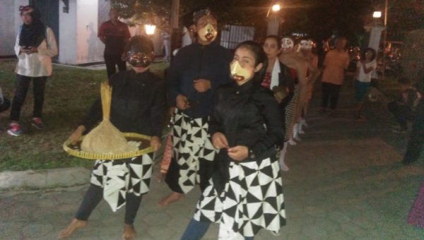 Topeng Ekspresi dan Imajinasi Pukau WNA