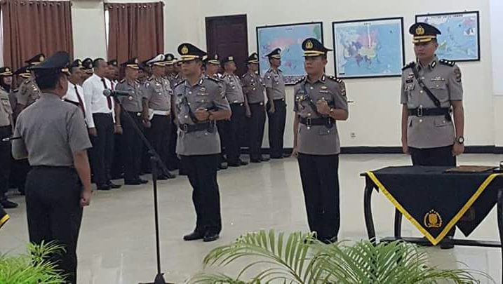 Kapolres Konawe AKBP Akbar Nur (tenga) saat dilantik beberapa waktu lalu. FOTO : INT
