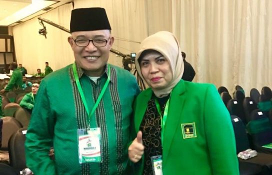 Bakal Calon Bupati Bantaeng Andi Sugiarti MK berfose bersama dengan salah satu pengurus DPP PPP saat digelar kegiatan di jakarta. FOTO : IST