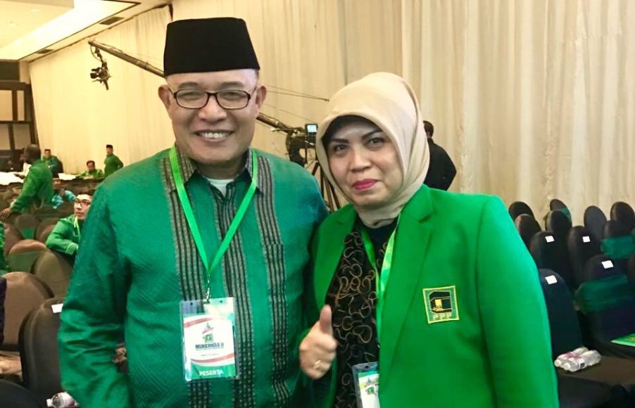 Bakal Calon Bupati Bantaeng Andi Sugiarti MK berfose bersama dengan salah satu pengurus DPP PPP saat digelar kegiatan di jakarta. FOTO : IST