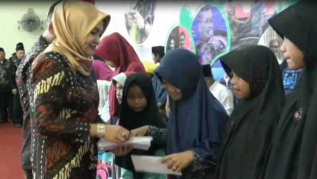 Ini Dia Tradisi Bagi-Bagi Angpao Lebaran Tegal Jateng
